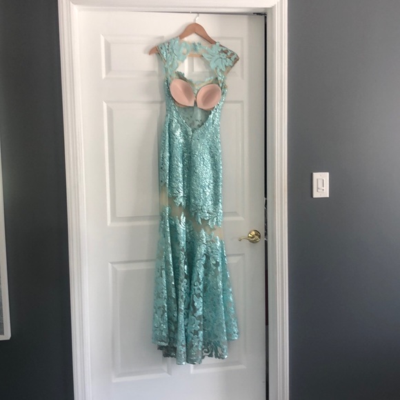 Stunning Jovani Dress. Fits sizes 4-6 - Picture 3 of 3